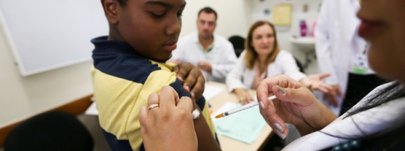 SUS inicia vacinao contra HPV para meninos de 12 e 13 anos